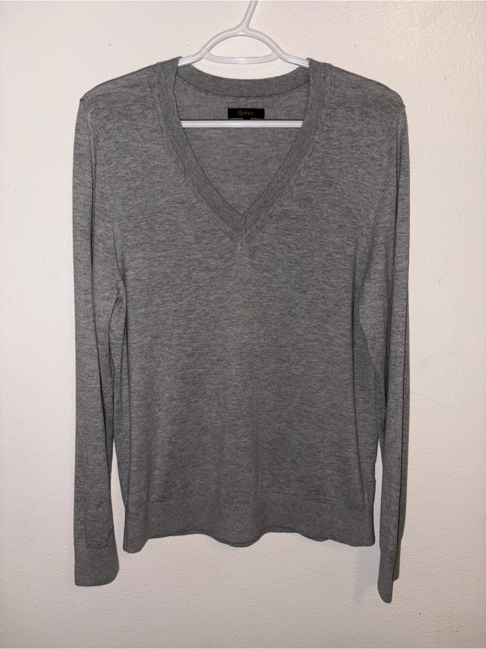 Gray Quince Women’s V-Neck Sweater Size Large